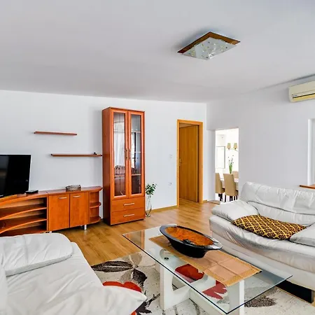 Comfort Holiday - With Parking And Balcony アパート