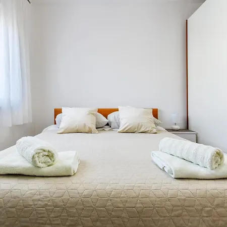Comfort Holiday - With Parking And Balcony * ザダル