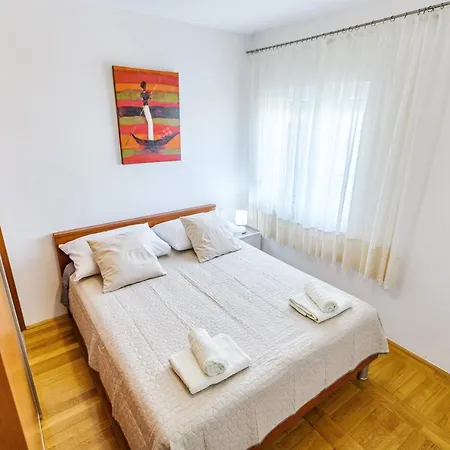Comfort Holiday - With Parking And Balcony ザダル