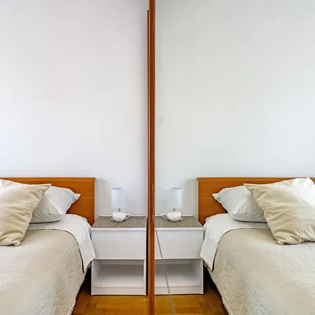 アパート Comfort Holiday - With Parking And Balcony ザダル