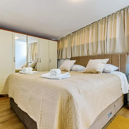 Comfort Holiday - With Parking And Balcony アパート