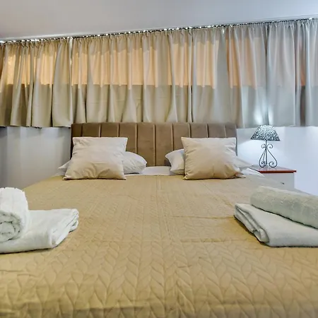 アパート Comfort Holiday - With Parking And Balcony ザダル