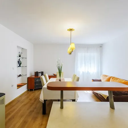 Comfort Holiday - With Parking And Balcony アパート *